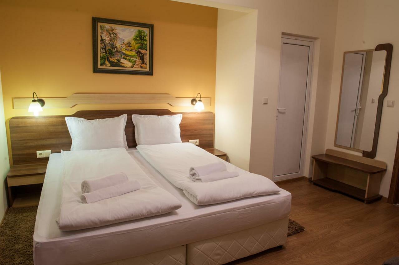 Family Hotel Balkanci Uzana Exteriér fotografie